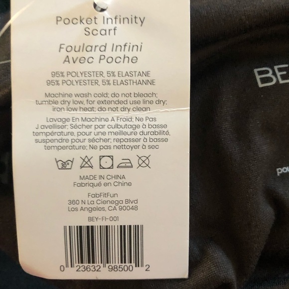 Beyond Yoga Soft Black Infinity Scarf Lightweight Zip Cell Phone Pocket NWT - Picture 5 of 5